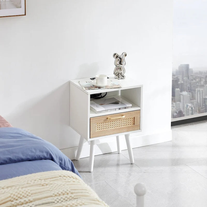 15.75Table d'appoint en rotin avec prise électrique et ports USBTable de chevet moderne avec tiroir et pieds en bois massif, table d'appoint pour salon